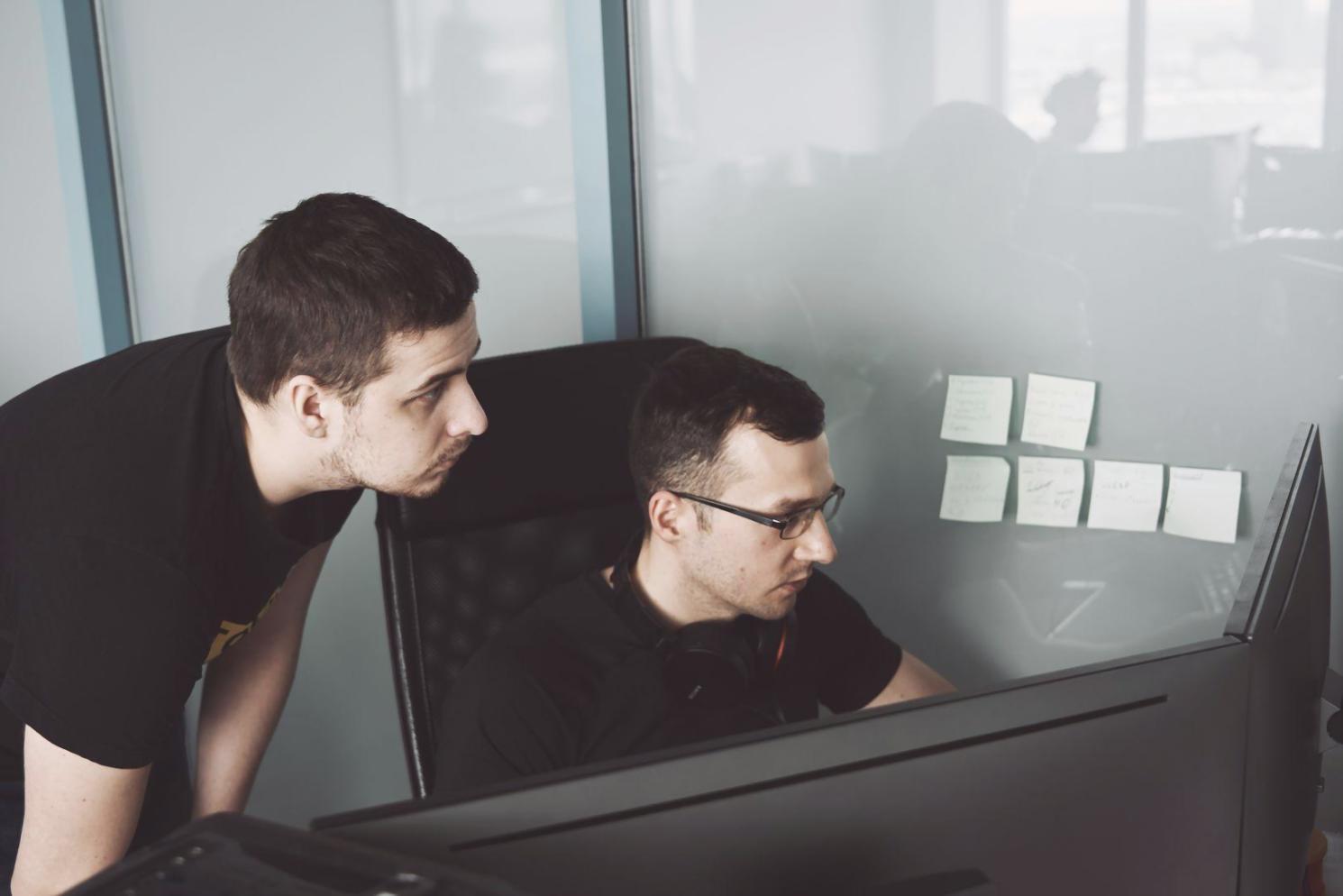 Teamarbeit bei der Budgetanalyse